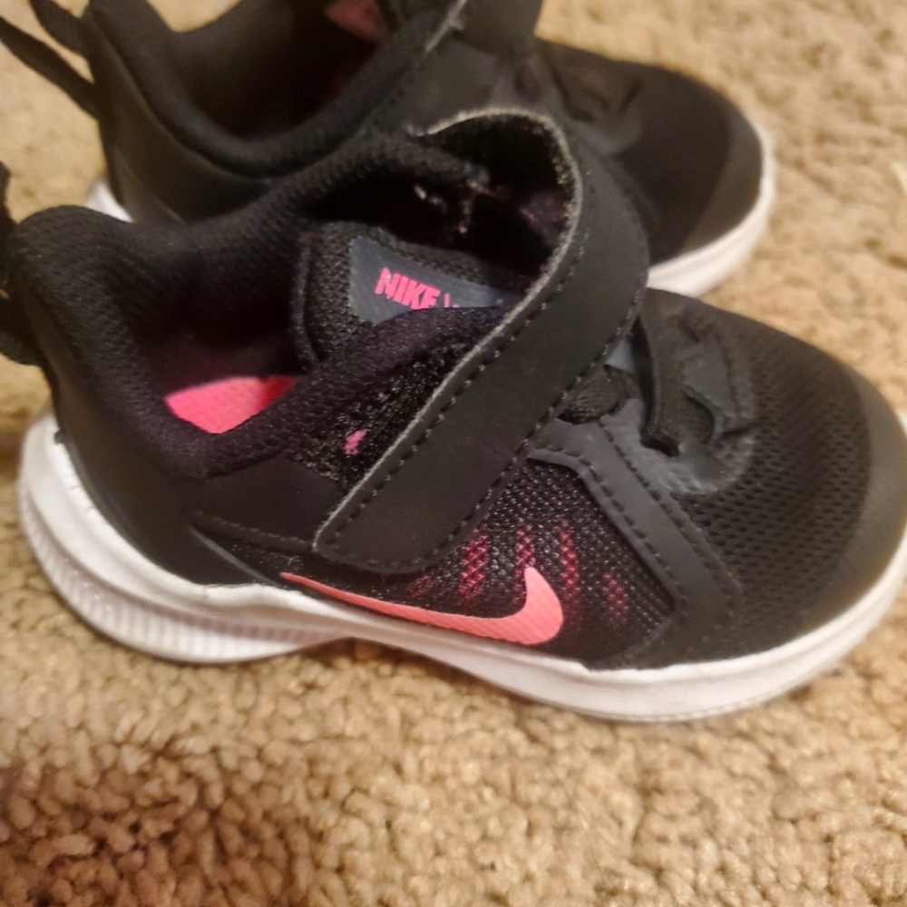 Nike toddler sneakers size 4c